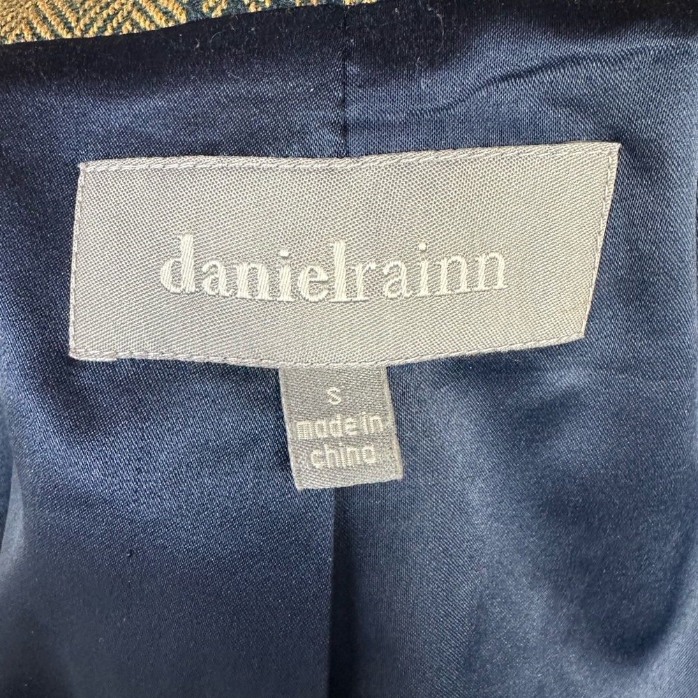NWOT Daniel Rainn Plaid Blazer Button Front
Size Small - Picture 11 of 11